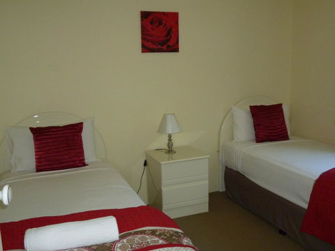 Le Lavandou Holiday Apartments - Darwin Holiday 24