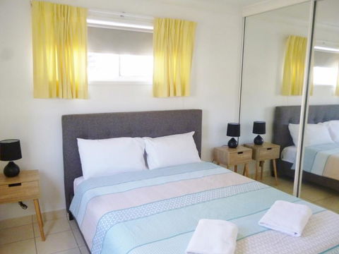 Le Lavandou Holiday Apartments - Darwin Holiday 2