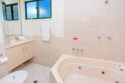 NRMA Bowen Beachfront Holiday Park - Darwin Holiday 14