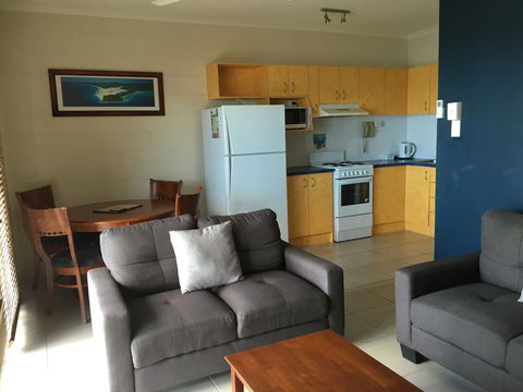 Whitsunday Waterfront Apartments - Darwin Holiday 18
