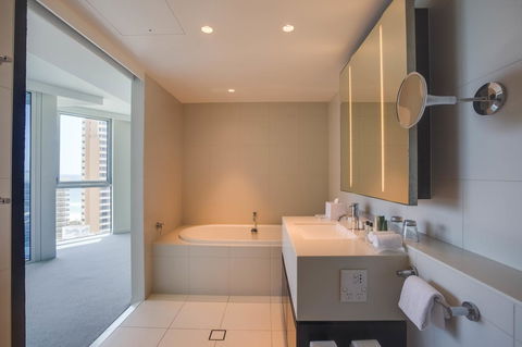 Hilton Surfers Paradise Hotel & Residences - Darwin Holiday 4