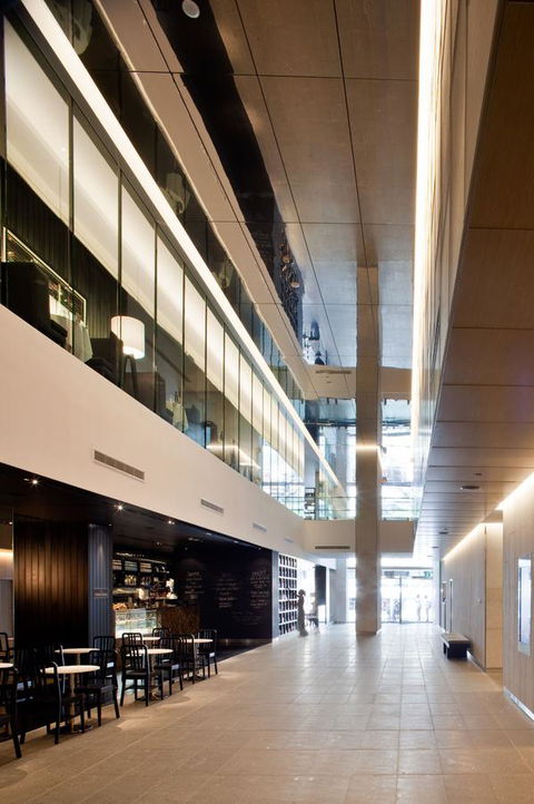 Hilton Surfers Paradise Hotel & Residences - Darwin Holiday 24