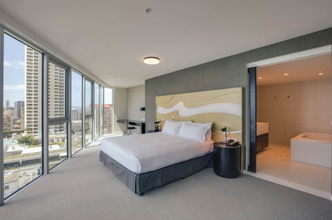 Hilton Surfers Paradise Hotel & Residences - Darwin Holiday 14