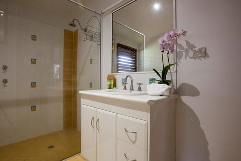 Cassawong Cottages - Darwin Holiday 11