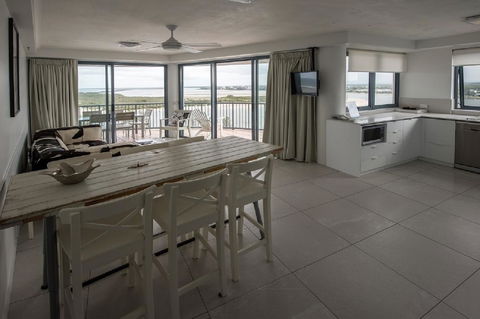 Centrepoint Apartments Caloundra - Darwin Holiday 21