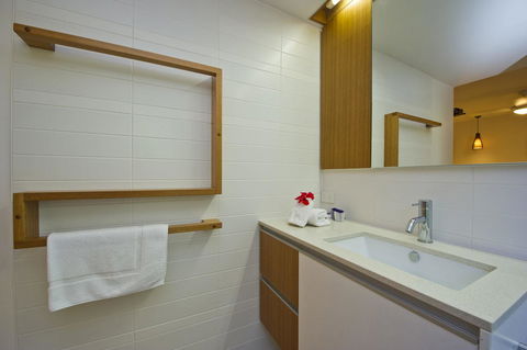 Maggies Beachfront Apartment 13 - Darwin Holiday 13