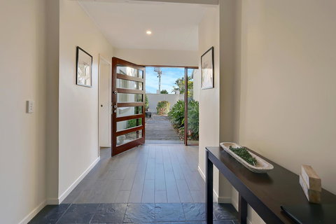 The Pod - Darwin Holiday 0