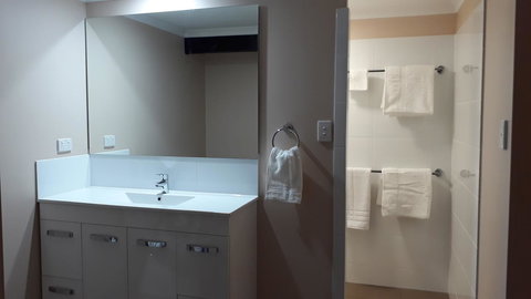 Private Apartment With Scenic Gardens - Darwin Holiday 6