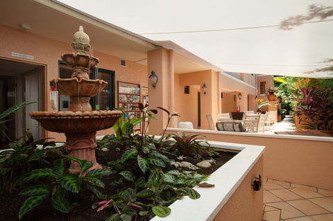 Martinique On Macrossan - Darwin Holiday 17