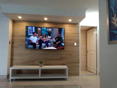 Silverton Apartment Resort Surfers Paradise - Darwin Holiday 2