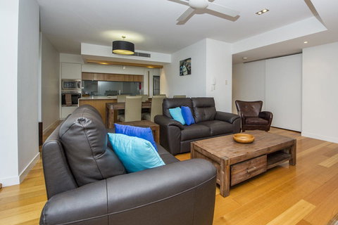 Maggies Beachfront Apartment 6 - Darwin Holiday 2