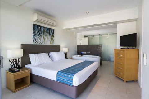 Peppers Blue On Blue - Darwin Holiday 12