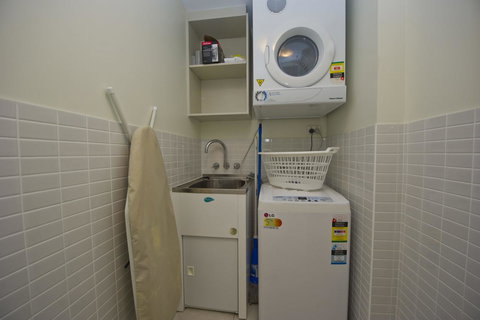 Blue On Blue Apartment 933 - Darwin Holiday 6