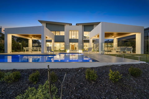 Luxury Canal Front Holiday House - Darwin Holiday 0