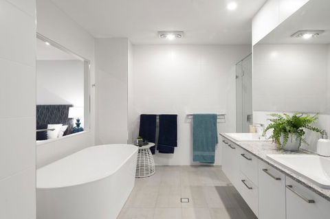 Luxury Canal Front Holiday House - Darwin Holiday 15