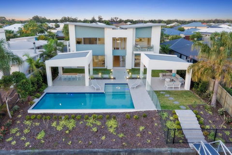 Luxury Canal Front Holiday House - Darwin Holiday 7