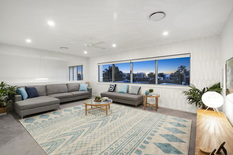 Luxury Canal Front Holiday House - Darwin Holiday 8
