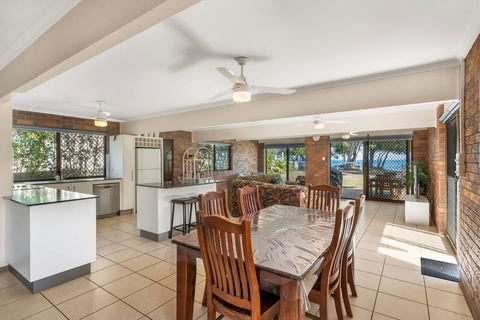 Bribie Beach House - Darwin Holiday 9