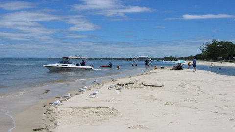 Lowset, Pet Friendly Cottage - Sunset Ave, Bongaree - Darwin Holiday 2