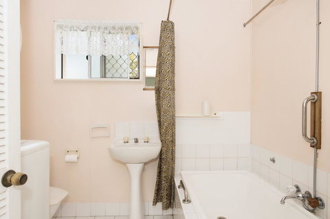 Lowset, Pet Friendly Cottage - Sunset Ave, Bongaree - Darwin Holiday 17