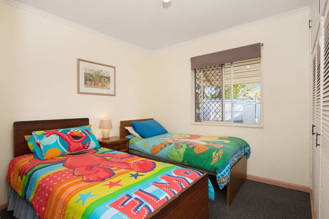 Lowset, Pet Friendly Cottage - Sunset Ave, Bongaree - Darwin Holiday 7
