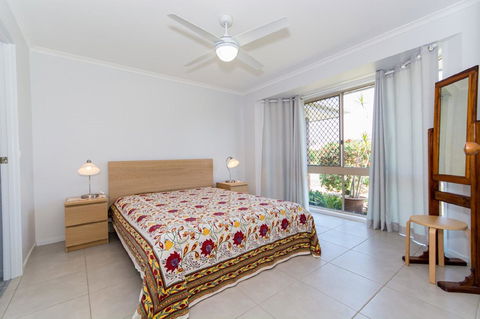Lowset Home On The Canal - Dolphin Dr, Bongaree - Darwin Holiday 9