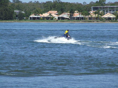Lowset Home On The Canal - Dolphin Dr, Bongaree - Darwin Holiday 14