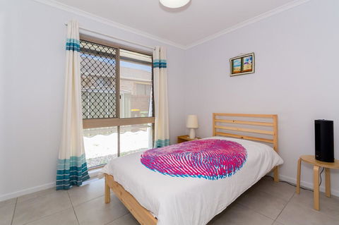 Lowset Home On The Canal - Dolphin Dr, Bongaree - Darwin Holiday 17