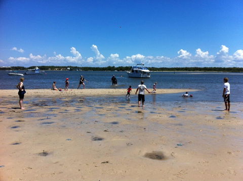 Lowset Home On The Canal - Dolphin Dr, Bongaree - Darwin Holiday 15