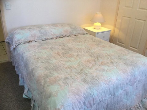 Private Canal Duplex With Pontoon - Oleander Drive, Bongaree - Darwin Holiday 10