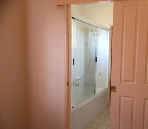 Private Canal Duplex With Pontoon - Oleander Drive, Bongaree - Darwin Holiday 16