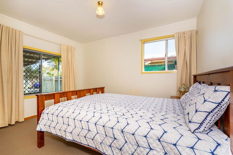 Pet Friendly Cottage In The Heart Of Bribie - Wirraway St, Bongaree - Darwin Holiday 11