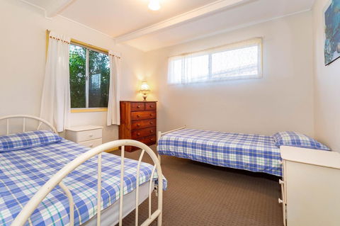 Pet Friendly Cottage In The Heart Of Bribie - Wirraway St, Bongaree - Darwin Holiday 4