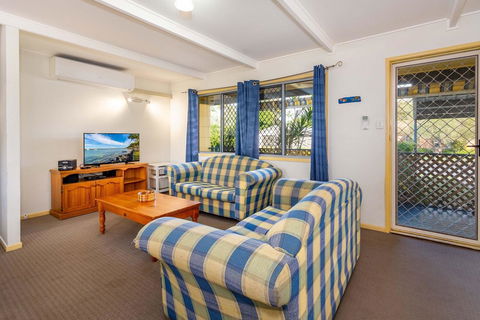 Pet Friendly Cottage In The Heart Of Bribie - Wirraway St, Bongaree - Darwin Holiday 0
