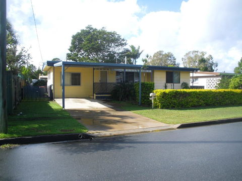 Pet Friendly Cottage In The Heart Of Bribie - Wirraway St, Bongaree - Darwin Holiday 15