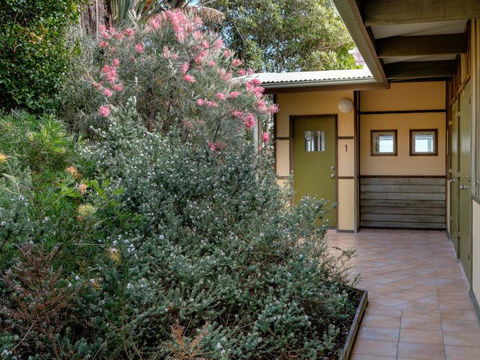 Claytons 1 By Discover Stradbroke - Darwin Holiday 1