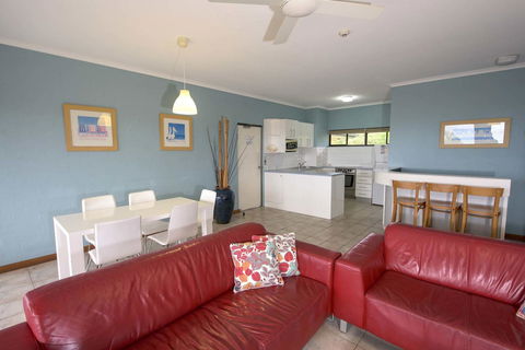 Anchorage On Straddie - Darwin Holiday 9
