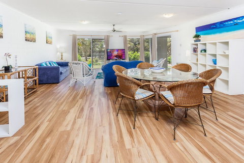 The Islander - Darwin Holiday 34