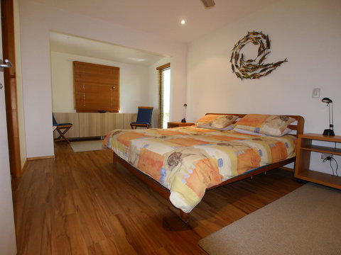 Shell Seeker - Darwin Holiday 8