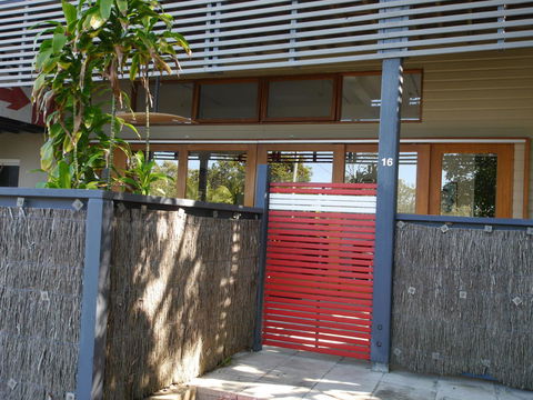 A AAA C-SHACK - Darwin Holiday 1