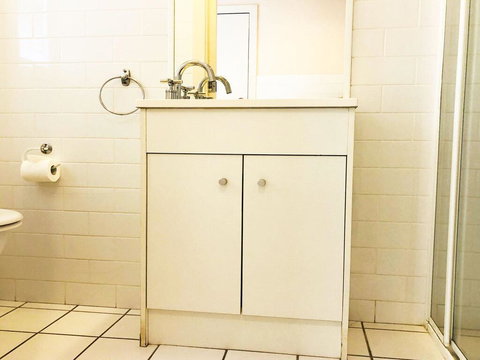 'Bagnall Views' 2/161 Government Rd - Stylish & Modern Duplex Across The Road To The Waters Edge - Darwin Holiday 2