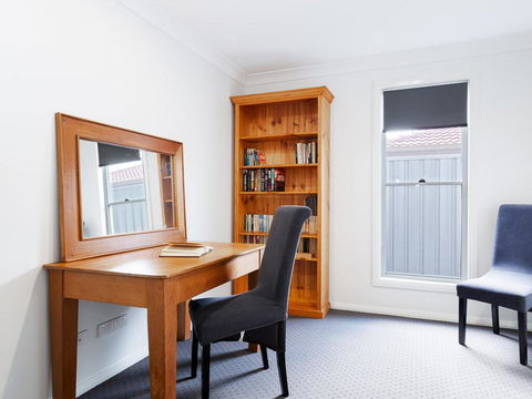 'Birubi Breezes', 2/7 Fitzroy St - Large Duplex With Air Conditioning, WIFI & Only 5 Minute Walk To The Beach - Darwin Holiday 2