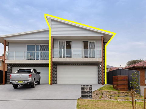 'Birubi Breezes', 2/7 Fitzroy St - Large Duplex With Air Conditioning, WIFI & Only 5 Minute Walk To The Beach - Darwin Holiday 0