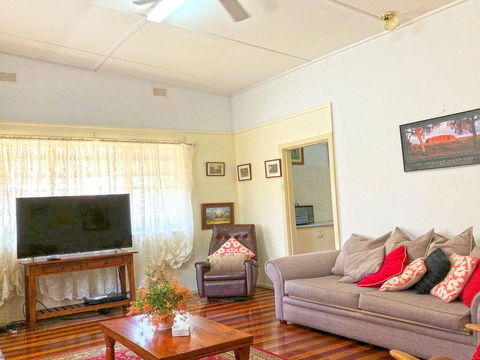 'Daves Place', 27 Rigney St - Holiday House With WIFI, Aircon & Boat Parking - Darwin Holiday 1