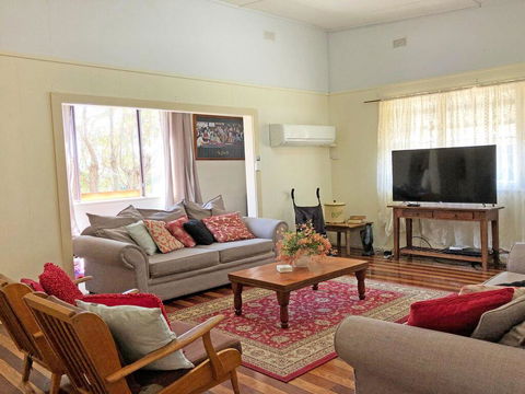 'Daves Place', 27 Rigney St - Holiday House With WIFI, Aircon & Boat Parking - Darwin Holiday 3
