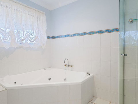 'GrandView', 10 Grandview Close - Huge House With Water Views, Aircon, WIFI, Netflix, Foxtel & Billiard Table - Darwin Holiday 2