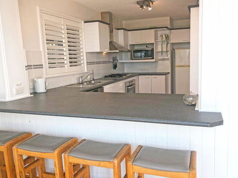 'Mooring One Downstairs', 23 Shoal Bay Rd - Fantastic Ground Floor Duplex With Views, WIFI And Air Conditioning - Darwin Holiday 2