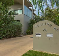 'Rolling Waves 2' on Ocean Drive - Darwin Holiday