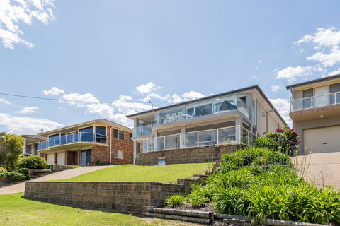 'Salt & Light' Mollymook - Darwin Holiday 1