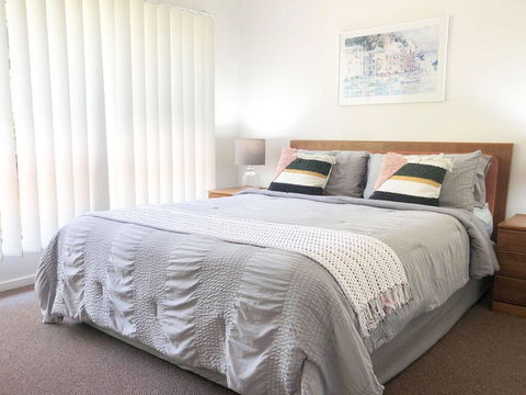 'Sandy Palms' 28 Moorooba Cr - Beautiful Home With Wifi, Air-con And Boat Parking - Darwin Holiday 1